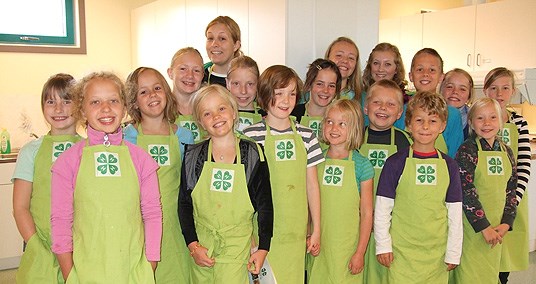 De flittige kokkene på matskolen. Foto: Anne Kari Eliassen