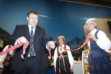 Riis-Johansen åpner Norges stand. Foto: Gorm K. Gaare