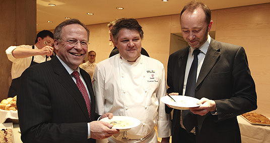 Landbruks- og matminister Lars Peder Brekk og nærings- og handelsminister Trond Giske på presskonferansen Norges ambassade Berlin, Grüne Woche 2011