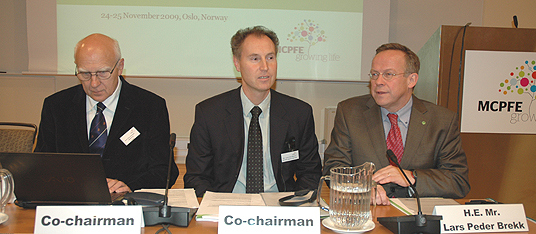 Skog: Fra åningen av international skogmøte fra venstre: Co-chairman Piotr Paschalis-Jakubowicz, Polen Co-chairman: Arne Ivar Sletnes, MCPFE Head of Liaison Unit Oslo og Landbruks- og matminister Lars Peder Brekk.