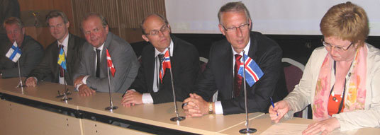 Nordiske ministre signerer Hekla-deklarasjonen. Foto: LMD