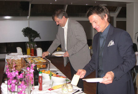 Landbruks- og matminister Terje Riis-Johansen deltok på styreformann Petter Stordalens lansering av fullverdig økologisk frokost for Choice Norden. Foto: Astraea Antal, LMD