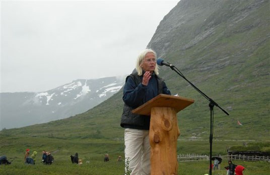 Miljøvernminister Helen Bjørnøy åpner Reinheimen nasjonaltpark. Foto: Miljøverndepartementet.
