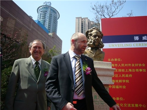 Per Ung (t.v.), Dag Terje Andersen og Henrik Ibsen i Shanghai.