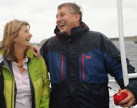 Terje Riis-Johansen sammen med konserndirektør for teknologi og ny energi i StatoilHydro Margareth Øvrum på vei ut til Hywind