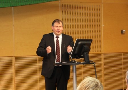 Olje- og energiminister Terje Riis-Johansen