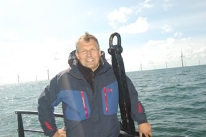 Terje Riis-Johansen ved vindmølleparken Horns Rev II utenfor kysten av Jylland. Foto: UC/OED