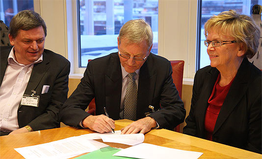 Avtalen om driftstilskott til Stord lufthamn vert her underteikna