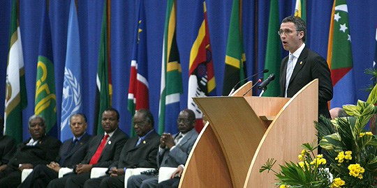 Prime Minister Jens Stoltenberg at the SADC Summit at Mauritius. Photo: Scanpix.