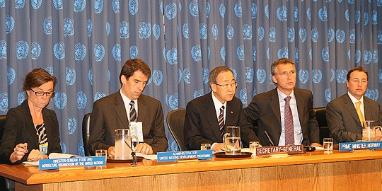 Jens Stoltenberg lanserte FNs REDD-program sammen med blant andre FNs generalsekretær