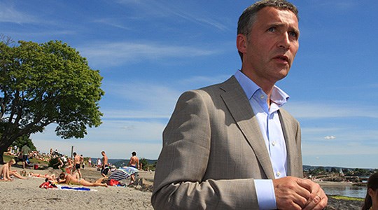 Statsminister Jens Stoltenberg på Huk. Foto: Statsministerens kontor