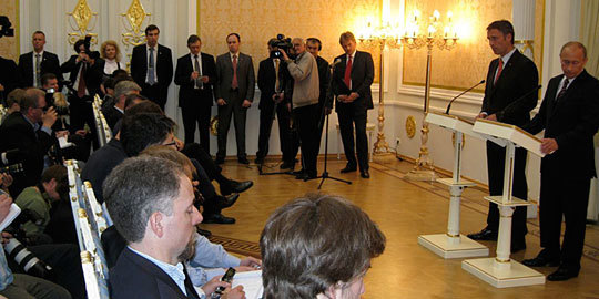 Stoltenberg og Putins pressekonferanse i Moskva tirsdag. Foto: Statsministerens kontor