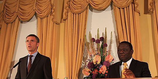 Jens Stoltenberg og Morgan Tsvangirai møttes i Oslo onsdag. Foto: Statsministerens kontor