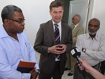 Miljø- og utviklingsminister Erik Solheim møtte Haitis president René Préval og statsminister Jean-Max Bellerive. (Foto: Wera Hellstrøm, UD)
