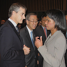 AHLC-møte New York 24.09.07.  Utenriksminister Jonas Gahr Støre, FNs generalsekretær Ban Ki-moon og USAs utenriksminister Condolezza Rice. Foto: T.H. Andersen, UD