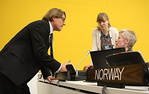 Den norske delegasjonen i arbeid under det første, tre dager lange, styremøtet i UN Women. Foto: Martin Lerberg Fossum