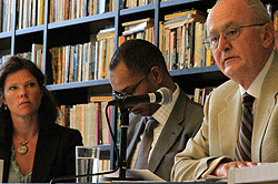 Professor John Ruggie (th) er sentral i FNs arbeid med menneskerettigheter og næringsliv. Foto: Marte Lerberg Kopstad, UD
