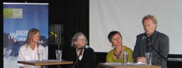 Fra venstre: Religionshistoriker Ulrika Mårtensson, sosiolog Jennifer Bailey, filosof May Thorset og statssekretær Raymond Johansen (Foto: Cathrine Andersen, UD)