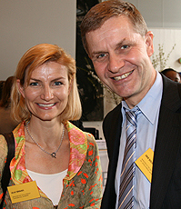 Danmarks utviklingsminister Ulla Tørnæs har tatt initiativet til kampanjen som bidra til et krafttak for kvinner og likestilling. Miljø- og utviklingsminister Erik Solheim har takket ja til å være en av kampanjens forkjempere. Foto: UD
