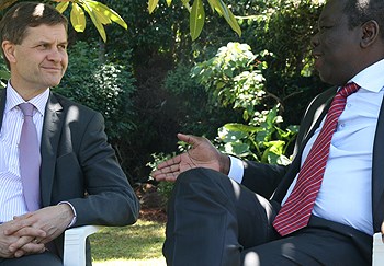 Fra miljø- og utviklingsminister Erik Solheims møte med Zimbabwes statsminister Morgan Tsvangirai. Foto: Ragnhild H. Simenstad, UD