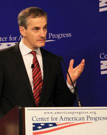 Støre lanserte 8.12.10 i Washington et internasjonalt nettverk av tenketanker som skal fremme anstendig arbeid. Foto: R.Imerslund, UD