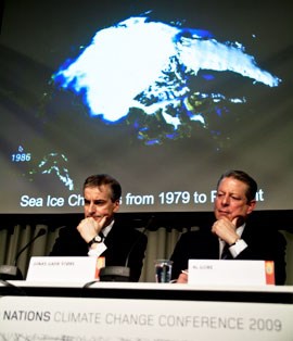 Norwegian Foreign Minister Jonas Gahr Støre and former US Vice President Al Gore are presenting a report on the melting of the cryosphere – that areas of the world covered by snow and ice – at a side event at the climate summit in Copenhagen (COP15) on 14 December 2009. Photo: Tomas Solli, The Norwegian Ministrial Service Centre