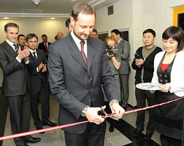 HKH Kronprins Haakon åpner ambassaden i Astana 5. februar 2010. Foto: Marte Kopstad, UD