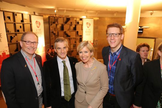 Barduordfører Arne Nysted, helseminister Jonas Gahr Støre, forsvarsminister Anne-Grethe Strøm-Erichsen og Troms Aps Martin Henriksen