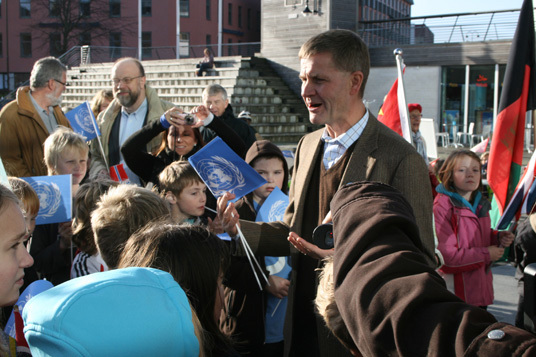 Erik Solheim feirer FN-dagen 2008. Foto: MD.