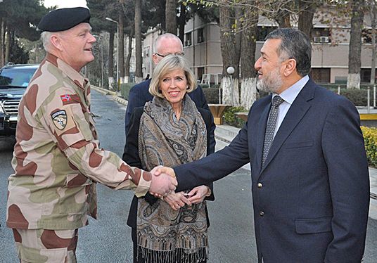 Forsvarssjef Harald Sunde, forsvarsminister Anne-Grete Strøm-Erichsen  og Afghanistans forsvarsminister Bismullah Khan Mohammadi