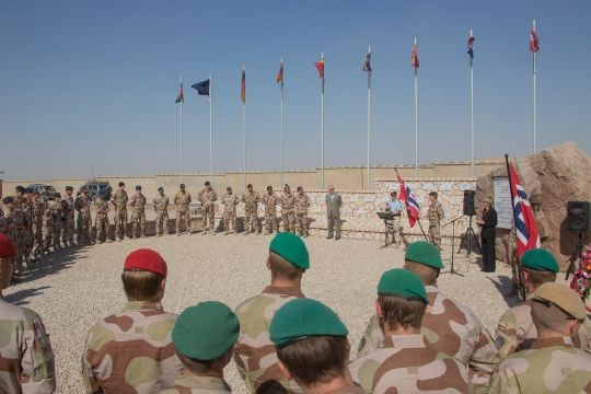Forsvarsminister Anne-Grete Strøm-Erichsen holdt tale ved minnestunden i Camp Marmal, Mazar-e Sharif, Afghanistan.