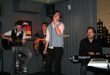 Superfamily spilte på pressekonfernsen om stortingsmeldingen Samspill. Et løft for rytmisk musikk. Foto: Kultur- og kirkedepartementet