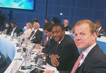 Utviklingsminister Heikki Eidsvoll Holmås var vert for energitoppmøtet i Oslo. Her med Kandeh Yumkella, spesialrepresentant for FNs generalsekretær på energispørsmål.