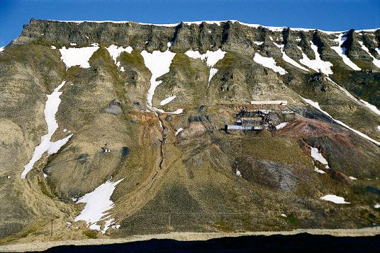 Illustrasjon. Tidligere gruvedrift på Svalbard. (Foto: Svein Magne Fredriksen)