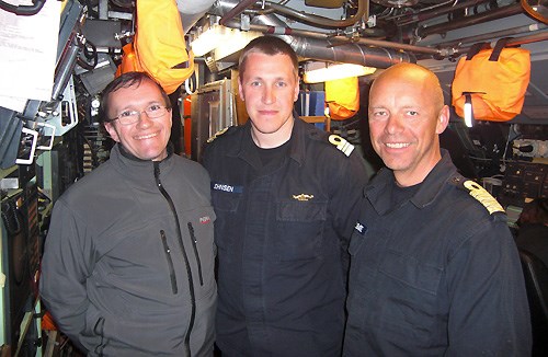 Statssekretær Espen Barth Eide, fartøyssjef kapteinløytnant Espen Johnsen og sjef for ubåtvåpenet kommandør Alf Erik Bøe