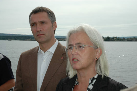 Statsminister Jens Stoltenberg og miljøvernminister Helen Bjørnøy presenterte Regjeringens satsing på å sikre friluftsområder. Foto: Miljøverndepartementet.