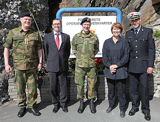 Besøket til øvelse Gemini ble innledet på Forsvarets Operativehovedkvarter på Reitan. Fra venstre forsvarssjef Harald Sunde, forsvarsminister Espen Barth Eide, sjef FOH Haakon Bruun-Hansen, justisminister Grete Faremo og politidirektør Øystein Mæland.