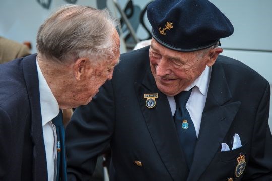 Veteraner fra andre verdenskrig på veterantur til Normandie i forbindelse med markeringen av 70-årsjubileet for D-dagen. Christian Grønvold (t.v.) og Monrad August Mosberg.