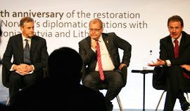 Fra venstre: Utenriksminister Støre, Estlands utenriksminister Urmas Paet og Latvias utenriksminister Girts Valdis Kristovskis. Foto: C.Grotnes Halvorsen, UD