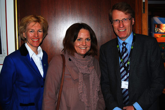 Kartsverkssjef Anne Cathrine Frøstrup, statssekretær Heidi Sørensen og Karsten Lien fra GeoForum. Foto: Marianne Gjørv
