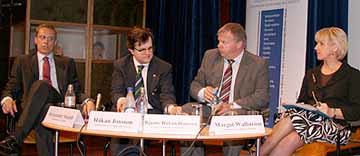 Fra venstre: Alexander Stubb, Håkan Jonsson, Bjarne Håkon Hanssen og Margot Wallström (Foto: Pierre DeBrisis/UD)