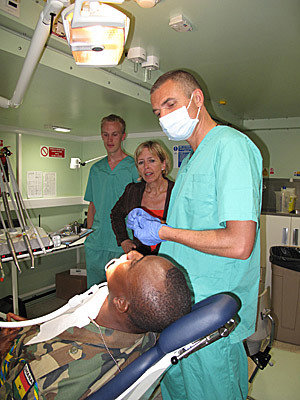 Forsvarsminister Anne-Grete Strøm-Erichsen i Tsjad