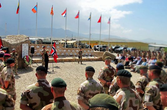 Minneseremoni for pårørende i Camp Marmal, Mazar-e Sharif.