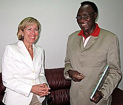 Forsvarsminister Anne-Grete Strøm-Erichsen og Tsjads forsvarsminister Kamougue Wadal Abdelkader