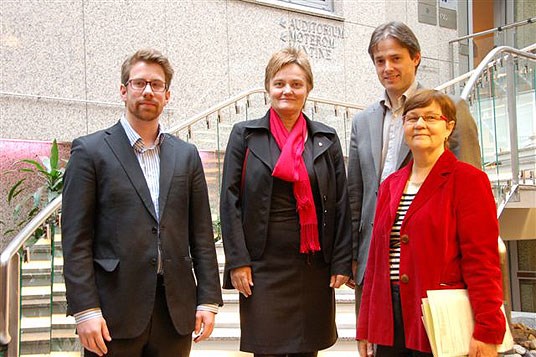 Fra venstre spesialrådgiver i Nordisk Energiforskning Amund Vik, Rigmor Aasrud, administrerende direktør i NCI, Ivar H. Kristensen og direktør i NordForsk, Gunnel Gustafsson.
