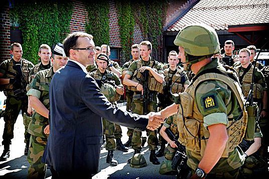 Forsvarsminister Espen Barth Eide besøker Garden