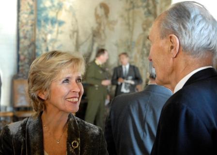 forsvarsminister Strøm-Erichsen i samtale med Joachim Rønneberg