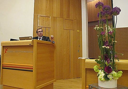 Forsvarsminister Espen Barth Eide på talerstolen