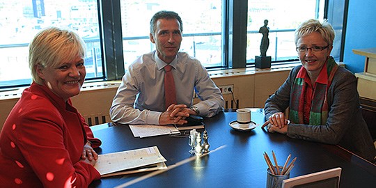 Stoltenberg, Halvorsen og Navarsete møtes på Statsministerens kontor dagen etter valget