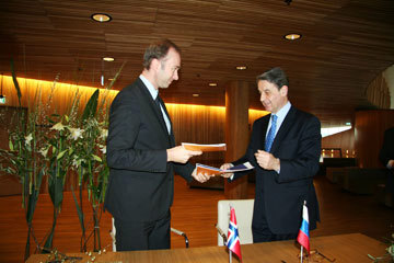 Kulturminister Trond Giske og den russiske kulturministeren Alexander Avdejev ©Kultur- og kirkedepartementet